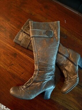 Classic Tall Women's Boots in Brown - Brand Unspecified